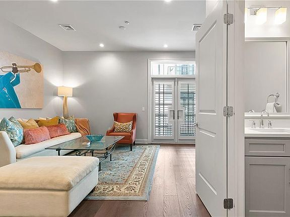 Photo - 731 St Charles Ave