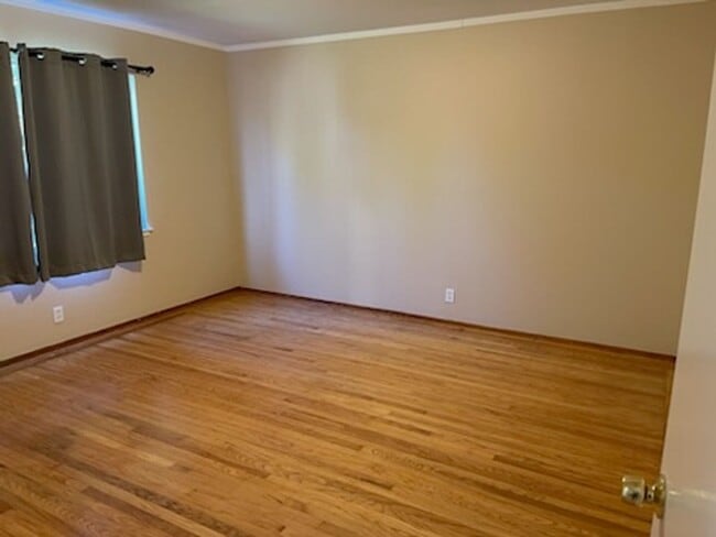 Photo - Lovely 3 Bedroom with spacious yard. Great location!