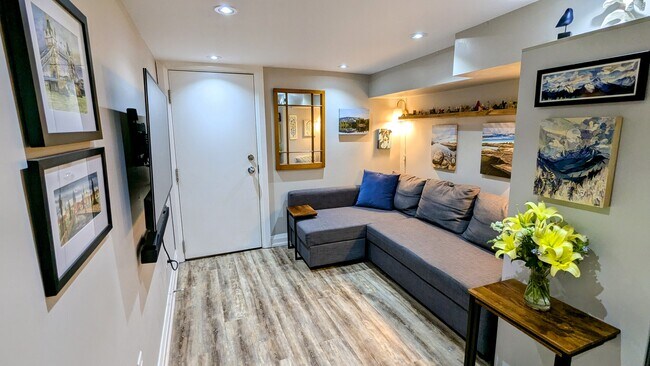 Photo - 23 Howland Rd Unit 2