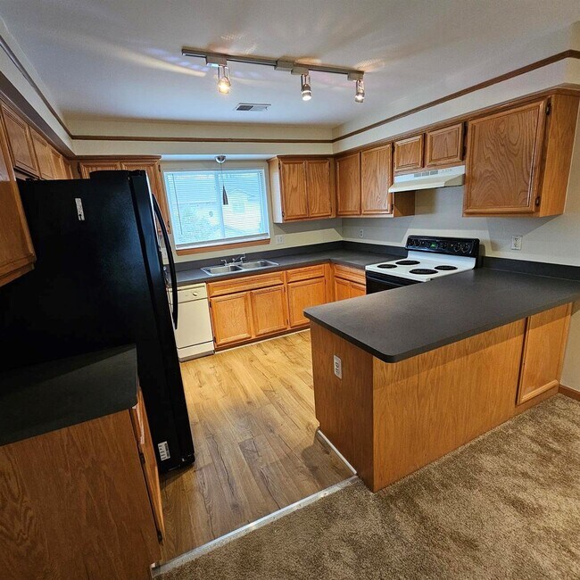 Photo - 2 Bedroom Upper Condo w/ Modern Lighting F...