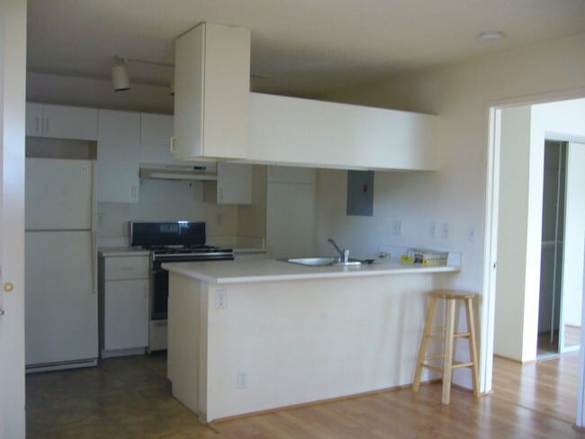 Photo - Palm Villas Townhouse (Ewa) Ground floor unit 1, bedroom, 1 bath with 1 parking Avail 11/24
