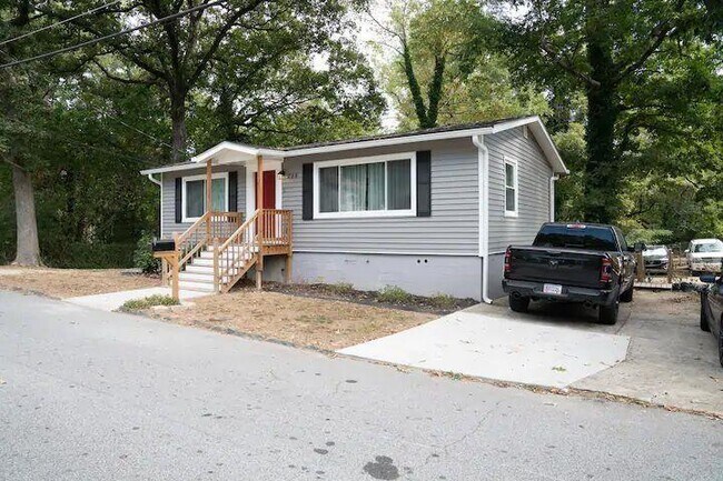 Photo - 284 Barfield Ave SW