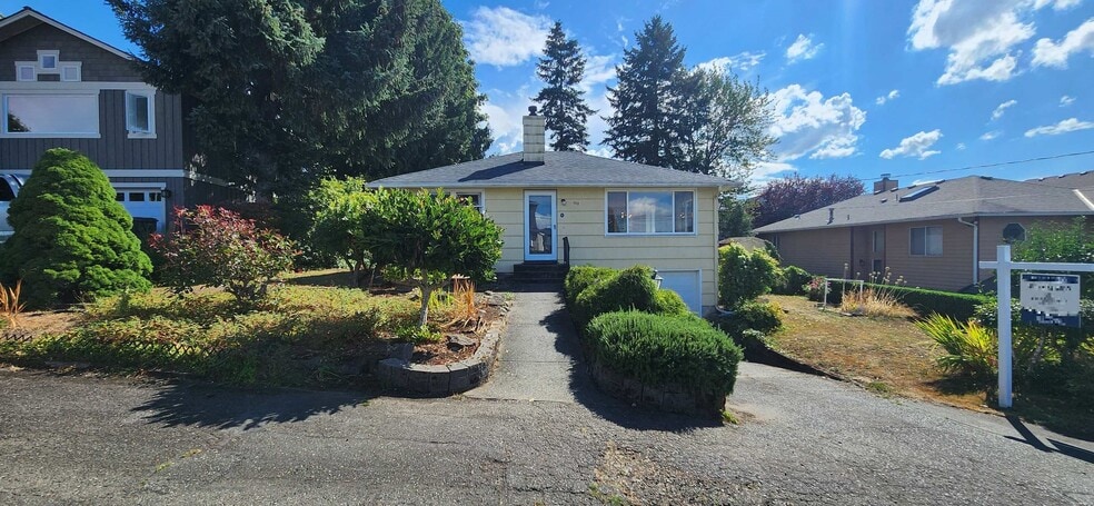 1013 N 33rd Pl