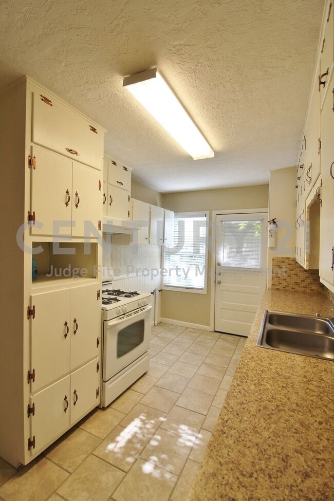 Photo - Charming 3/1/1 in Castleberry ISD For Rent!