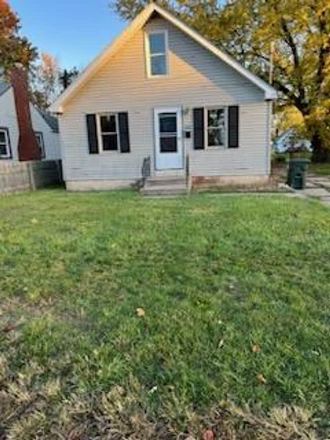 Photo - 2337 20th St NE House