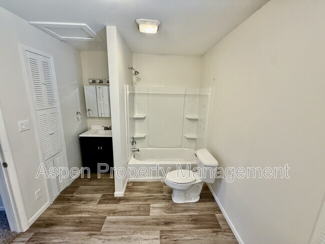 Photo - 420 Hedge Ave