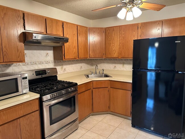 Photo - 498 Witney Ct