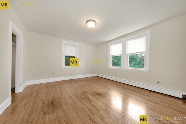 Photo - 5 Murdock Ter