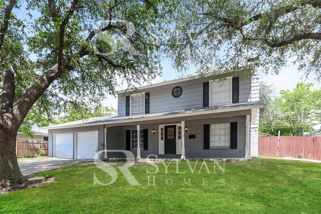 Building Photo - Feel welcome and comfortable in this spaci... Rental