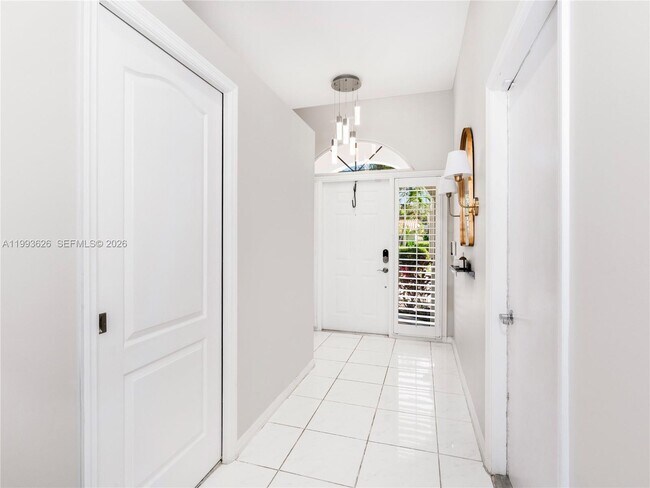 Photo - 835 NE 17th Way