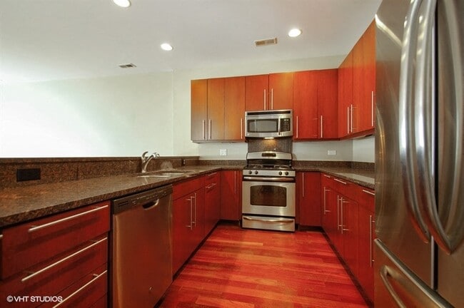 Stainless steel appliances - 2357-8 W School Apartments