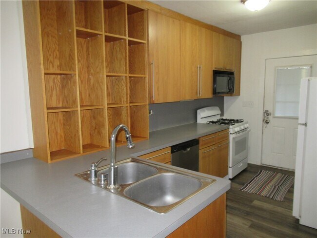 Photo - 3754 W 130th St