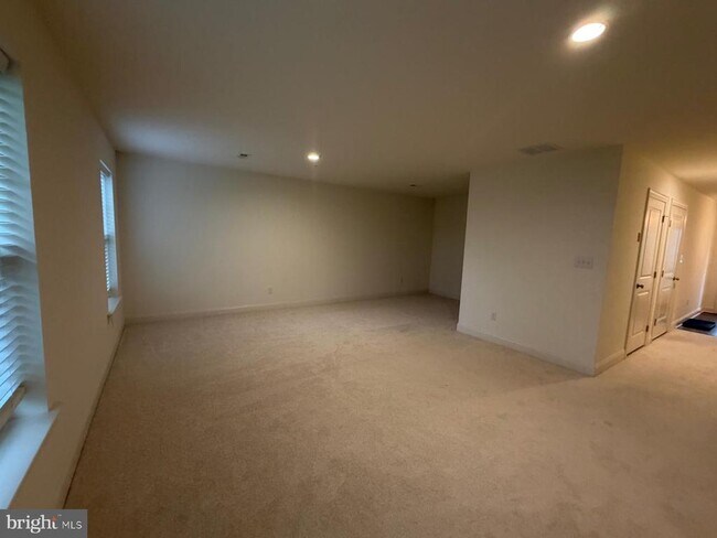 Photo - 105 Larrabee Wy