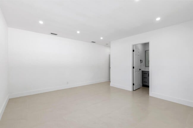 Photo - 6573 Eaton St