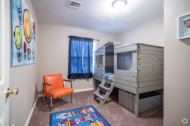 3BR, 1BA - 786SF