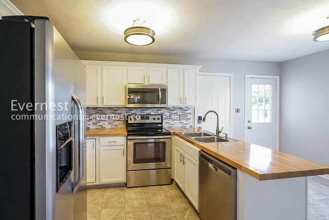 Photo - 1533 Apache Way