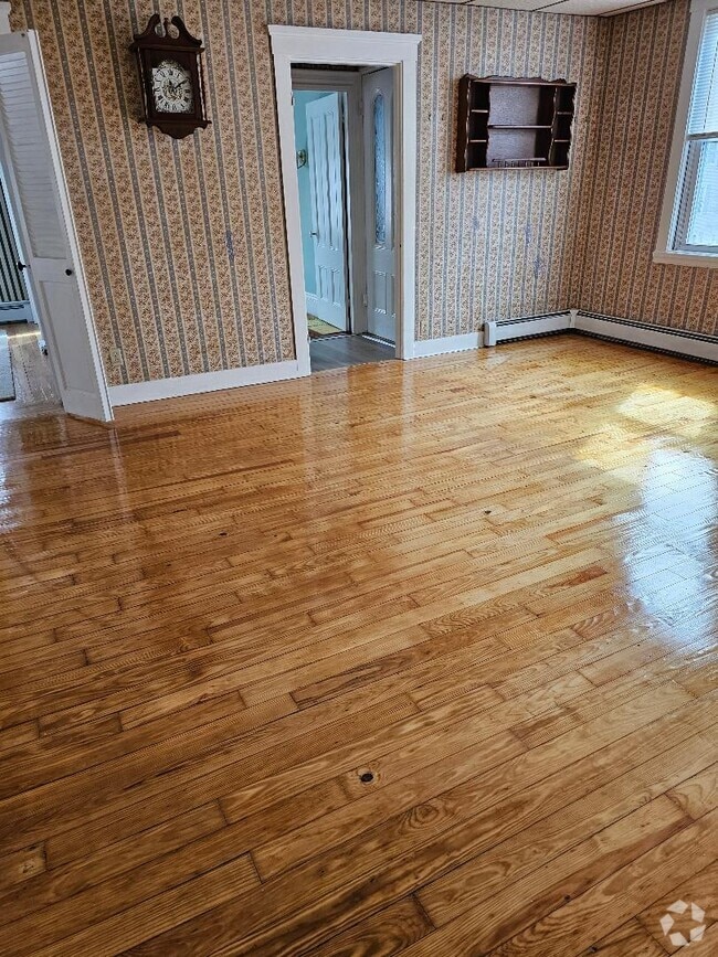 Building Photo - 168 Linden St Unit 2 Rental