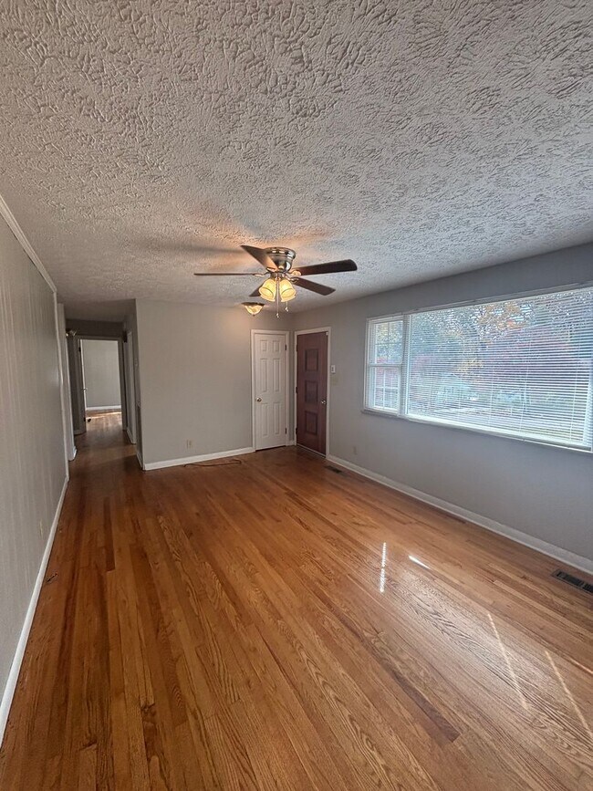 Photo - Updated 3bd/2bth home with Remodeled Maste...