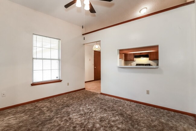 Photo - 2115 Center Way