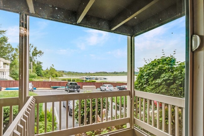 Photo - 4050 W Lake Sammamish Pky NE Unit #204