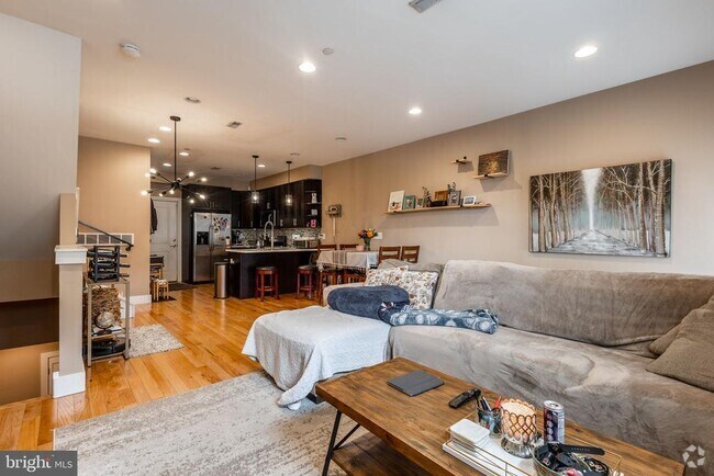 Building Photo - 16 W Thompson St Rental