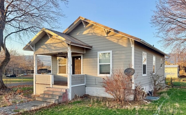 Photo - 1801 Russell Ave