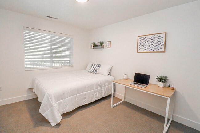 Photo - Fleur De Lis Apartments - Student Housing