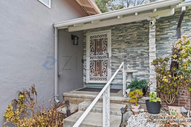 Photo - 4847 Stacy St