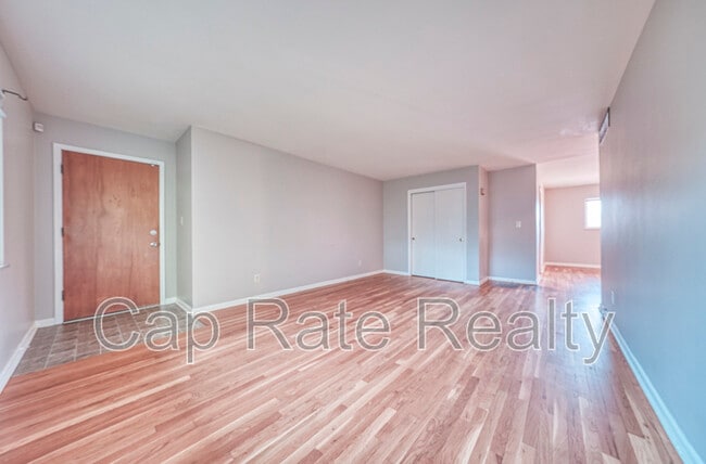 Photo - 26 S Hampton Rd