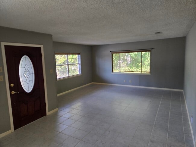 Photo - 410 E Main St