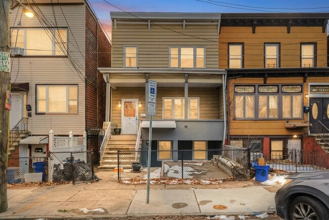 Building Photo - 37 Pearsall Ave Unit 2