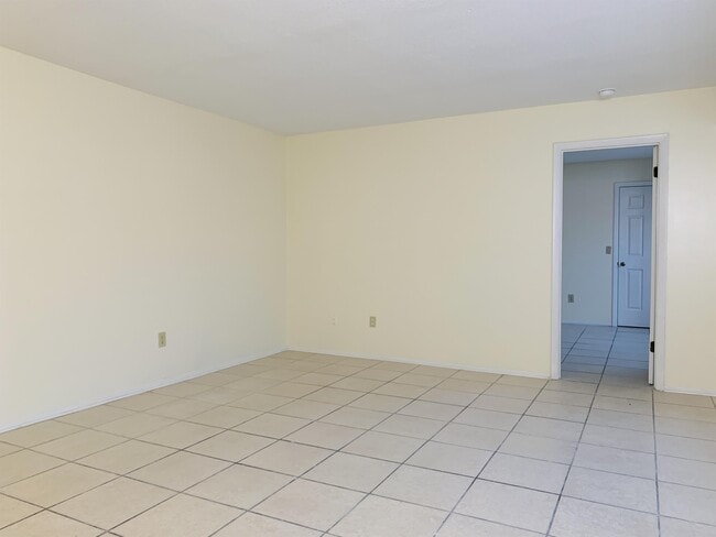 Photo - 115 Windtree Ln