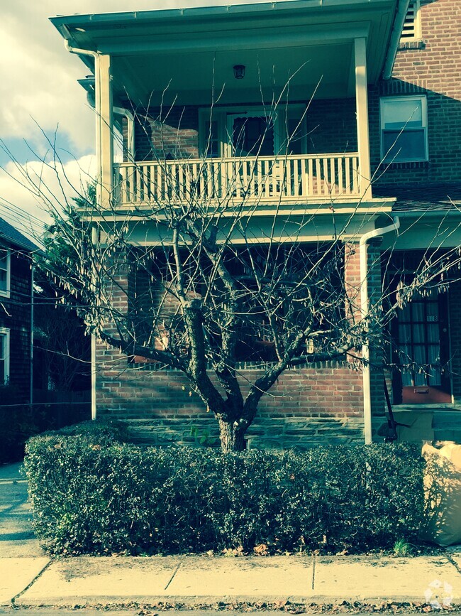 Front of building/front porch - 16 S Merion Ave Unit A Rental