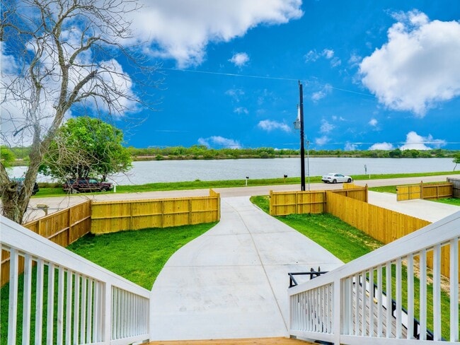 Photo - 4620 N Railroad Ave