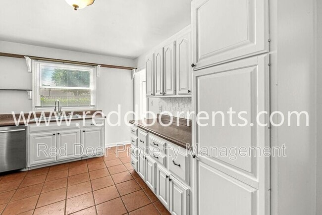 Photo - 957 Woodhill Dr