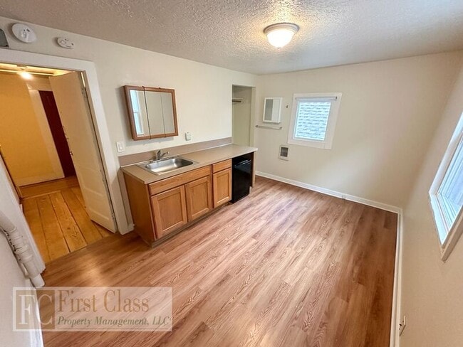 Photo - 2708 NE Sandy Blvd