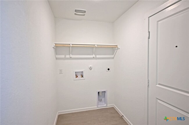 Photo - 321 W Mill St