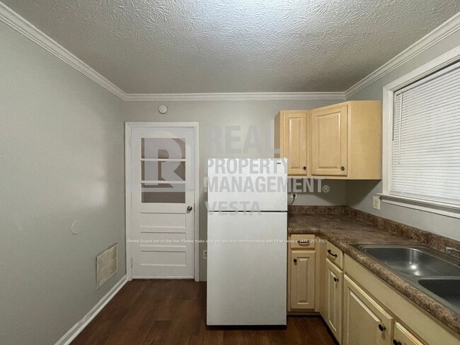 Photo - 1214 James St