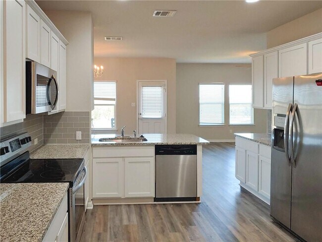 Photo - 636 Donegal Ln