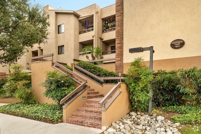 Building Photo - Updated 2 Bedroom/ 2 Bath Condo In The Hea... Unit # 230