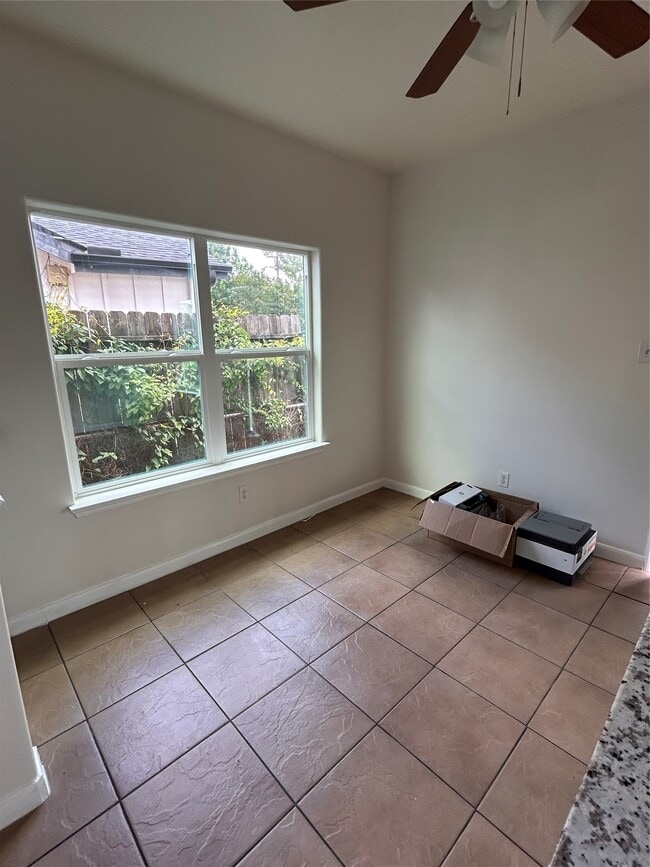 Photo - 6839 Larkstone St