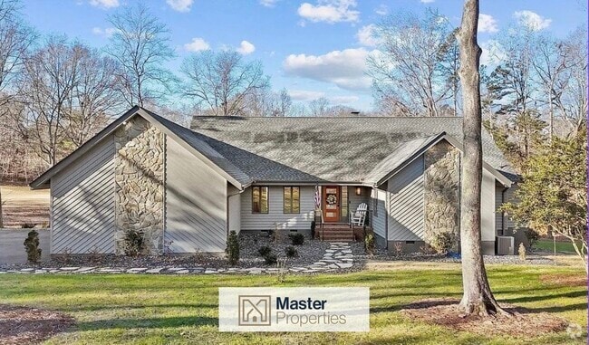 Building Photo - 353 Twin Oaks Dr Rental