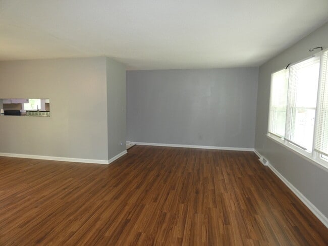 Photo - 5800 Meadowbrook Rd