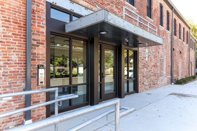 Photo - 400 N River St Unidad 305