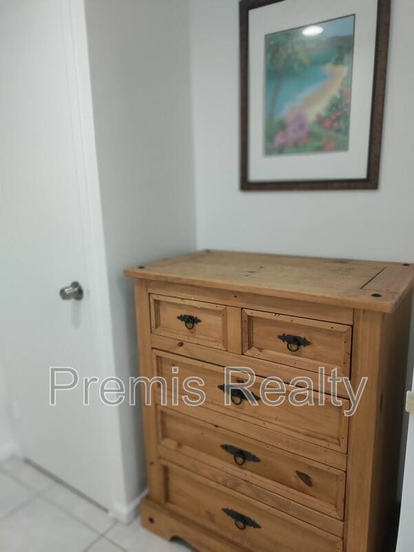 Photo - 880 Mandalay Ave