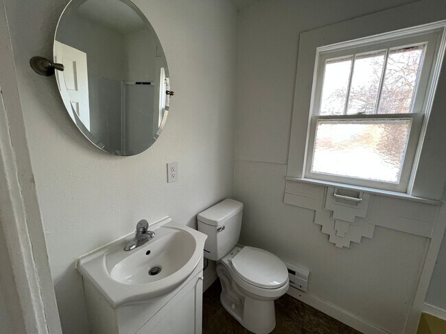 Photo - 844-MF2-E Unit D