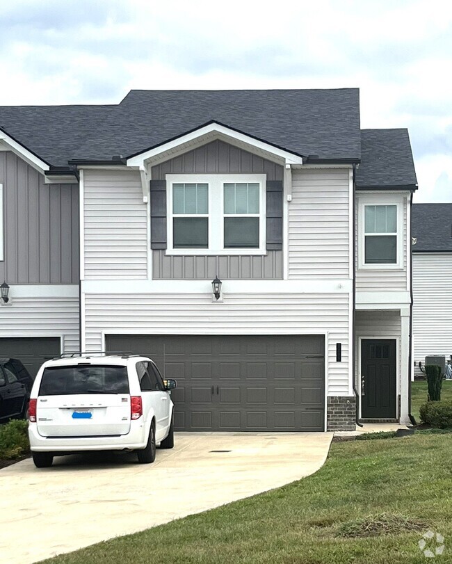 Building Photo - West End Station Townhome!