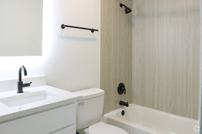 1BR, 1BA, 640SF