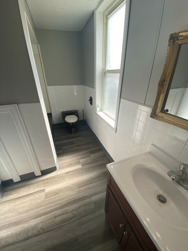 Photo - 2312 Eccles St Unidad Second Floor