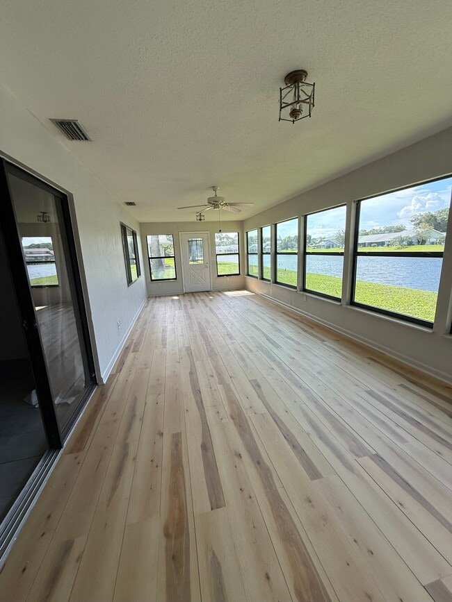 Photo - 84 Lake Fairgreen Cir